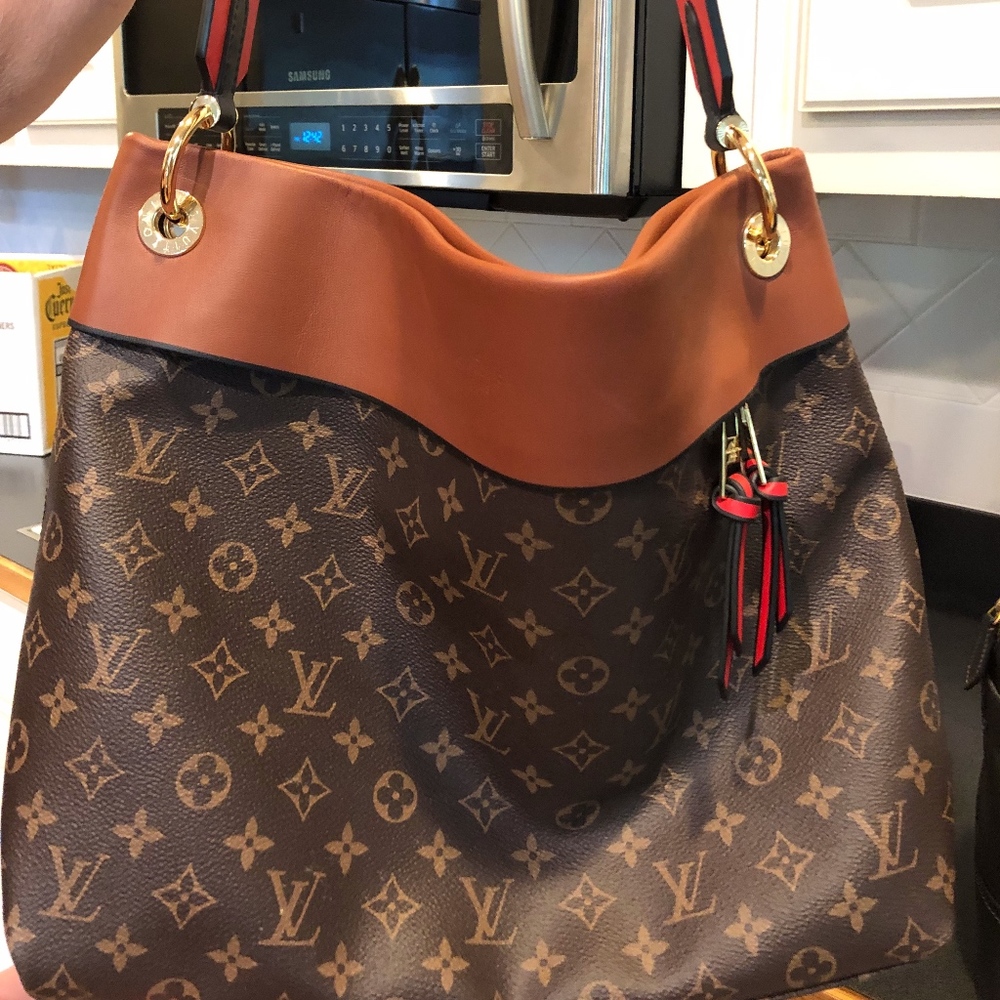 Louis Vuitton Shoulder bag